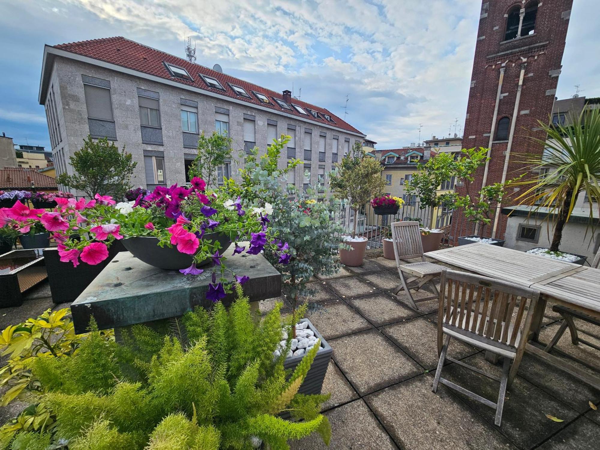 Exclusive Top Floor 2-Bedroom Flat Milaan Buitenkant foto